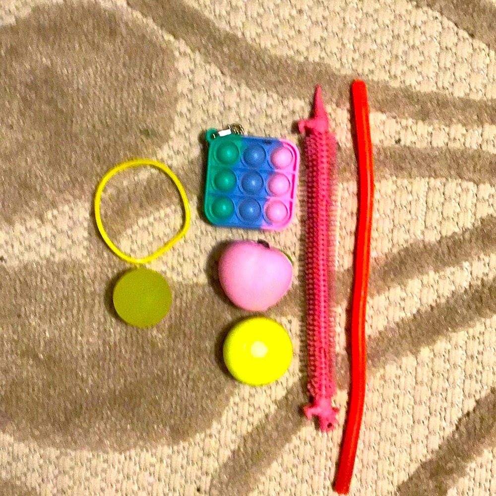 A mini fidget bundle with squishys+stretchy fidgets and more!